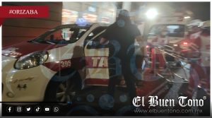Taxista sufre infarto al volante en el centro de Orizaba
