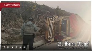 Volcadura provoca cierre parcial en la autopista Puebla–Orizaba, a la altura de Acatzingo