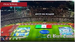 Entonan el Himno Nacional previo al Pumas vs Cruz Azul
