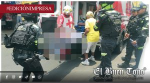 Se αbrɛ la cαbezα; abuelito pierde el equilibrio