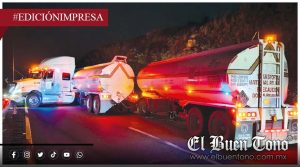 Tráiler queda atravesado; obstruye carriles a Veracruz