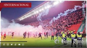Aficionados invaden la cancha y desatan vi0lɛncia en el derbi de Praga