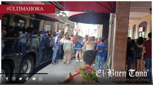Autobús de Memo Garza genera movilización en pleno centro de Córdoba