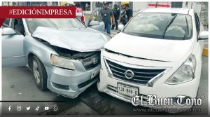 Heridos en choque; se pasan la luz roja del semáforo 