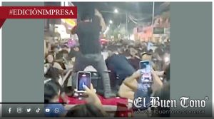 Desfile cierra con agresiones; provoca indignación social