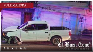 Camioneta se estrella contra glorieta en Orizaba y provoca cuantiosos daños materiales
