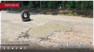 Vecinos de Xuchiles tapan baches ante falta de atención municipal en Omealca