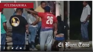Vecinos retienen a supuesto ladrón y amenazan con l𝚤nchαrl0 en Coscomatepec