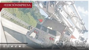 Obstruye grúa paso en Ixtac; una falla deja todo un caos vial