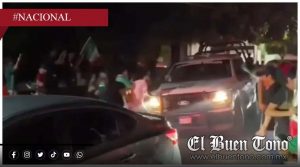 VIDEO: Policías de Apatzingán disparan al aire durante festejos de la Selección Mexicana