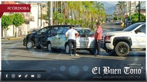 Carambola por falta de precaución deja daños materiales