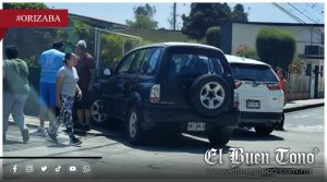 Dos vehículos terminan impactados contra una vivienda en Barrio Nuevo