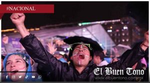 Afición mexicana celebra bajo la lluvia en el Zócalo tras el 3-0 sobre Chequia