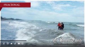 Salvan a adulto mayor de m0rir ah0gαdo en playa de Chachalacas