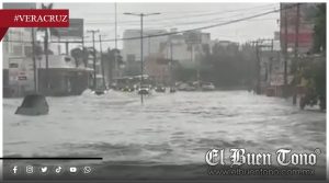 Fuertes lluvias provocan inundaciones y vehículos varados en la Riviera Veracruzana