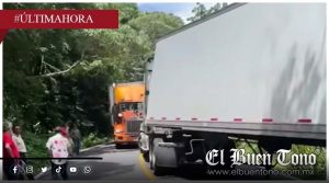 Se “encunetan” dos tráileres y provocan cierre de la circulación