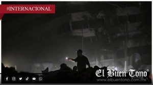 Rescatistas escuchan señales de vida en edificio colapsado por terremotos en La Guaira