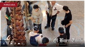 VIDEO|Corren a familias de Plaza Valle en Orizaba por intercambio de estampas del mundial