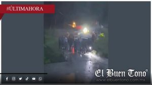 Camioneta casi cae de puente en Coscomatepec y es rescatada a tiempo