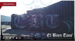 Volcadura de tráiler afecta circulación en la autopista Puebla-Orizaba