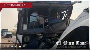 Camión de volteo choca de frente contra autobús sobre la Cosoleacaque–Jáltipan; deja 12 lesi0nados