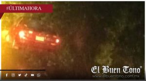 Auto se sale de la carretera en el tramo Huatusco–Fortín