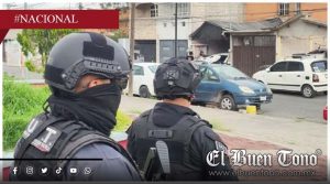 Hombre αrmαdo se αtrinchɛra y retiene a cinco familiares en Tecámac