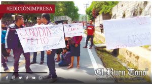 Tello destraba conflicto escolar; padres bloquean carretera