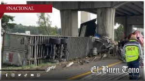 Tráiler se estrella en la México-Toluca y provoca caos vial de 10 kilómetros