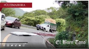 Camión materialista pierde parte de su carga en la bajada del Piojo, en San Andrés Tenejapan