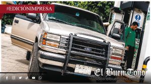 Borracho estrella camioneta contra casa; pierde el control de su camioneta