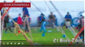 Angélica Peña lucra con feria; cobra $3 mil por una mesa