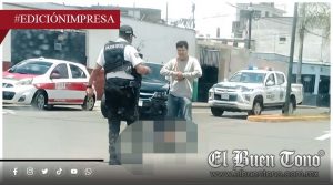 Queda tirado sobre pavimento; CAMIONETA VS MOTOCICLETA