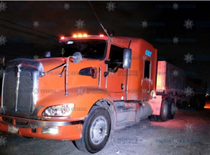 Recuperan en Apaxco tractocamión robado con carga valuada en 800 mil pesos; hay un detenido
