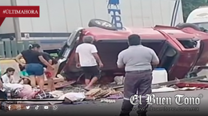 Vuelca camioneta con pasajeros en la batea en la autopista Cosoleacaque–Cosamaloapan