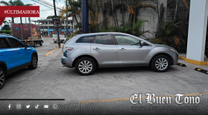 Choque de dos camionetas, deja sólo daños materiales.