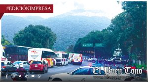 Exigen atención; cierran autopista, habitantes de la región