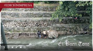 Arriesgan a obreros ante las lluvias; Con el agua al cuello