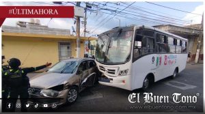 Se pasa la preferencia y lo impacta un autobús en avenida 2 de Córdoba