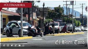 ACCIDENTE ENTRE AUTOMÓVIL Y MOTOCICLETA MOVILIZA A CUERPOS DE EMERGENCIA