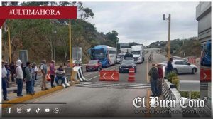 Bloquean caseta de Huitzo por reclamo ante problema de contaminación