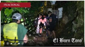 Rescatan a 10 personas y un perro en Los Cañones de Pextla, en Xico