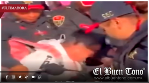 HOMBRE MU3RDE DE LA OREJA A POLICÍA TRAS SER DETENIDO POR NO PORTAR CASCO EN PANTITLÁN