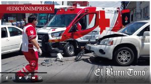 Ambulancia choca con todo y paciente; aparatoso accidente sin lesionados
