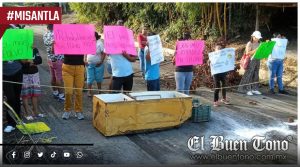 Pobladores bloquean carretera Misantla-Xalapa por retrasos en rehabilitación