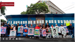 PROTESTAN PADRES DE LOS 43 FRENTE A LA SUPREMA CORTE; LOS RECIBE EL MINISTRO PRESIDENTE HUGO AGUILAR