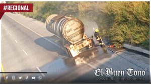 VIDEO|Se incendia pipa con sustancias químicas en el kilómetro 35