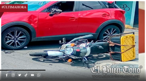 CHOQUE ENTRE MOTOCICLETA Y CAMIONETA DEJA DAÑOS MATERIALES EN CÓRDOBA