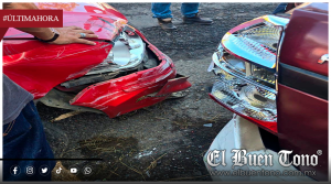 CAMIONETA CHOCA CONTRA DOS VEHÍCULOS Y HUYE DEL LUGAR EN FORTÍN