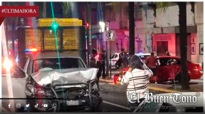 FUERTE CHOQUE EN ORIZABA: CAMIÓN DE POLLOS IMPACTA AUTO Y REPORTAN GRAVES A SUS OCUPANTES